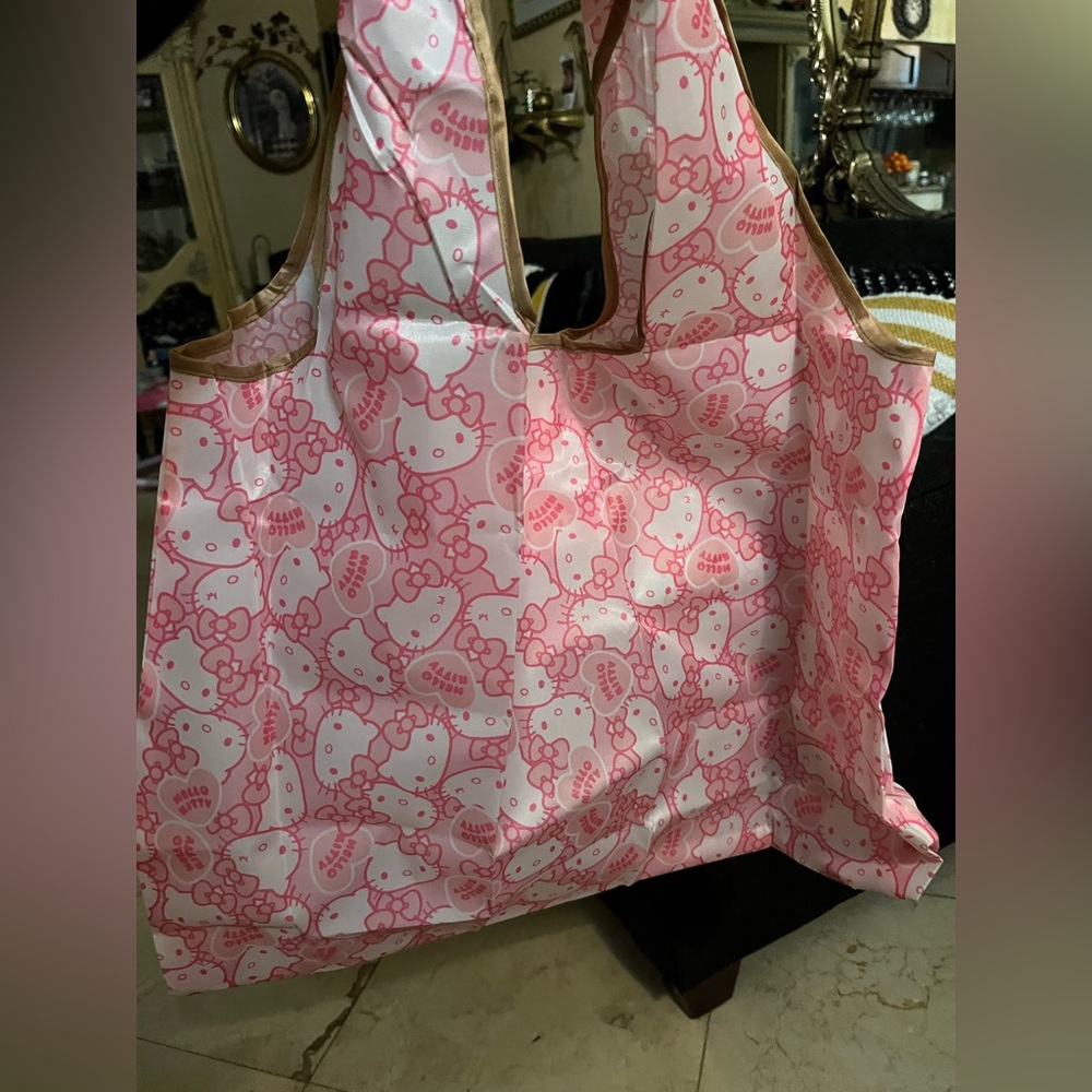 Brand new hello kitty lightweight reusable bag for errands or grocery shopping.